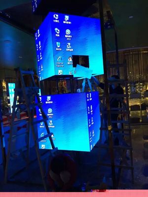 Densidade interna do pixel do tamanho 320mm*160mm do módulo da coluna P2.5 do cubo da exposição de diodo emissor de luz 160000 armários do ângulo direito