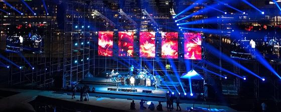 A exposição de diodo emissor de luz P3.91 alugado 4,81 conduziu o radiano da curva do entretenimento dos concertos de Pantallas 15-90 graus