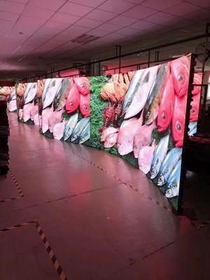 A exposição de diodo emissor de luz P3.91 alugado 4,81 conduziu o radiano da curva do entretenimento dos concertos de Pantallas 15-90 graus