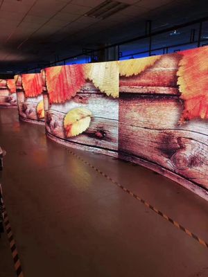 A exposição de diodo emissor de luz P3.91 alugado 4,81 conduziu o radiano da curva do entretenimento dos concertos de Pantallas 15-90 graus