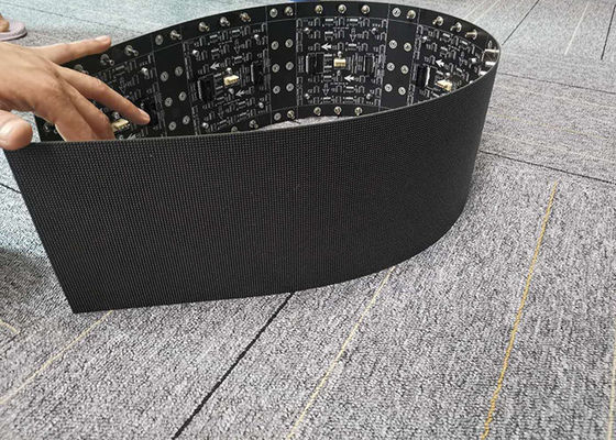 A tela conduzida interna da propaganda P2 video flexível curvou a exposição Integrated do cilindro que forma o módulo leve e fino