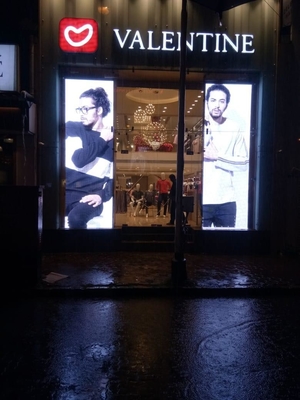 Painel de visualização LED P6 exterior à prova d'água de alto brilho com forma e tamanho personalizados