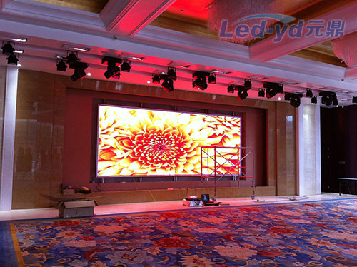 P2.5 Outdoor Pequeno Pixel Pitch COB Led Screen 480*540mm Conexão sem costura de 90° Flip Chip For Broadcast Studios