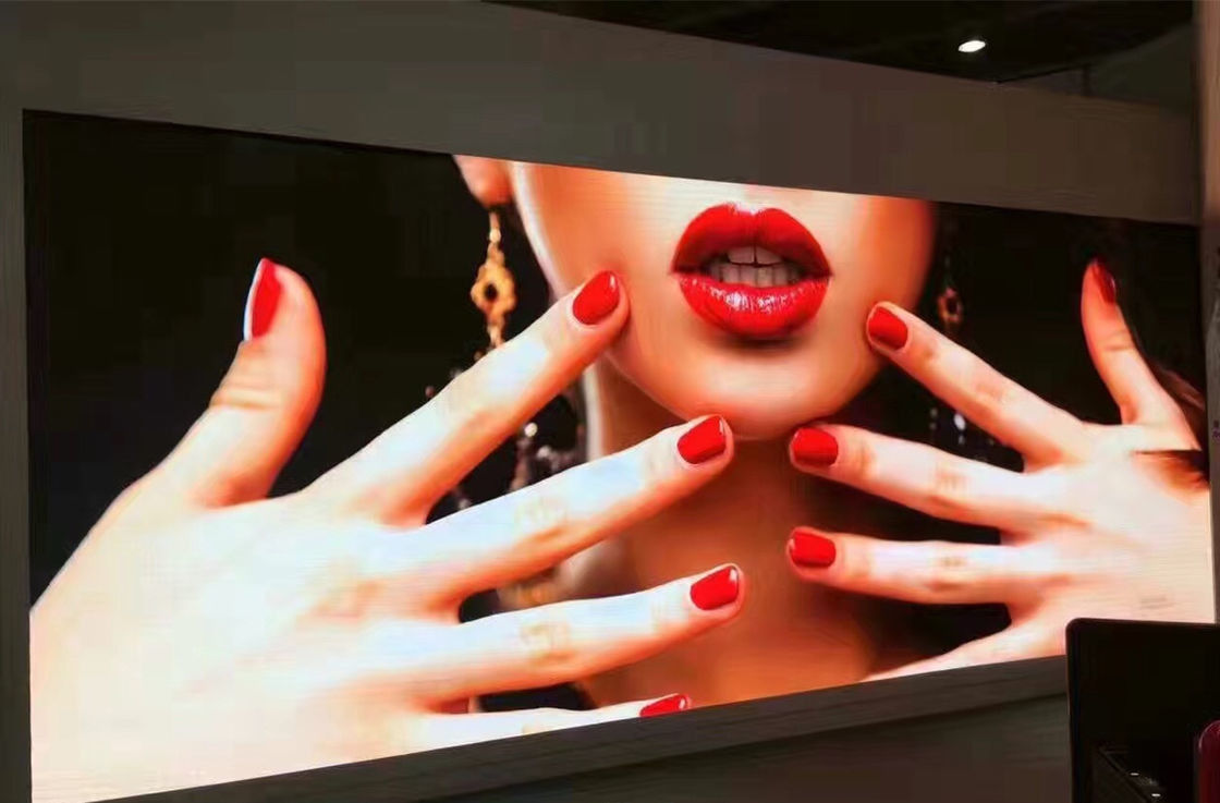 O passo do pixel 1,25 milímetros de exposição de diodo emissor de luz interna da cor completa morre armário do alumínio de carcaça peso leve de 400 x 300 milímetros